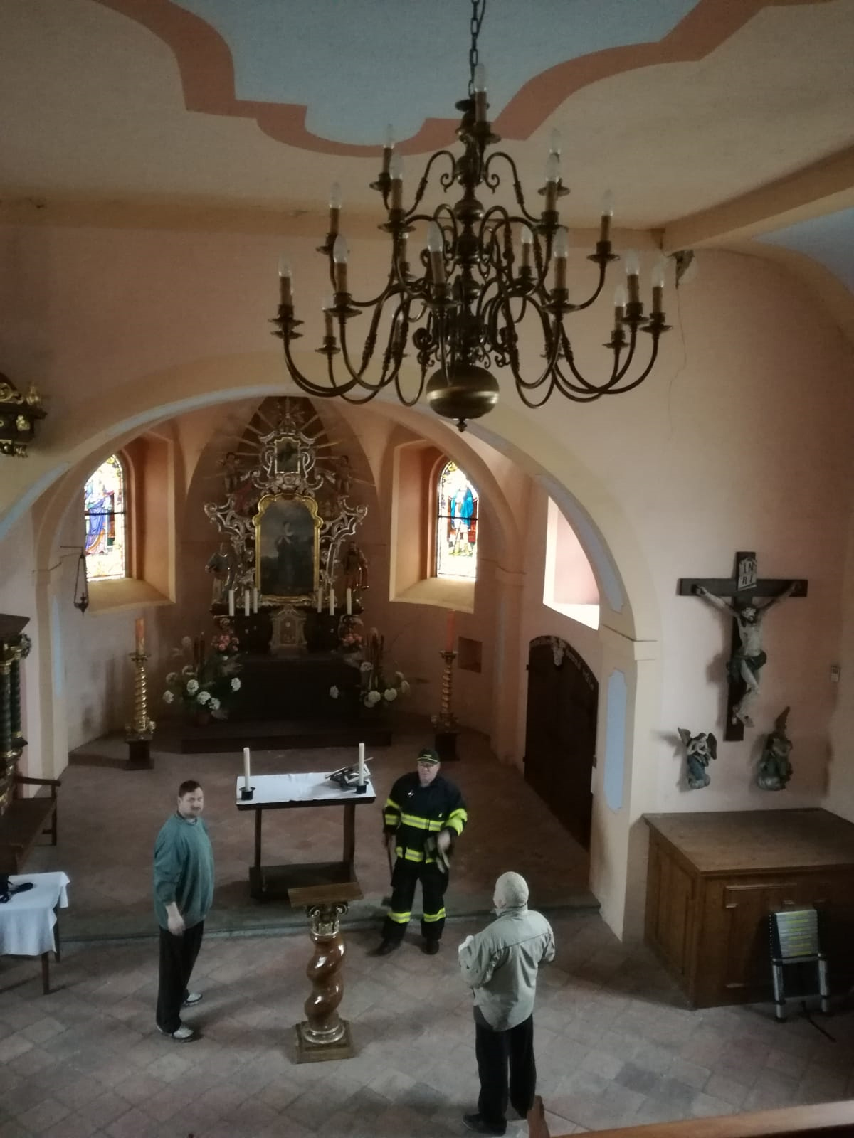 Brigáda hasičů v kostele sv. Kunhuty